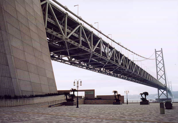 明石海峡大橋
(620×430pixel,43.8KB)