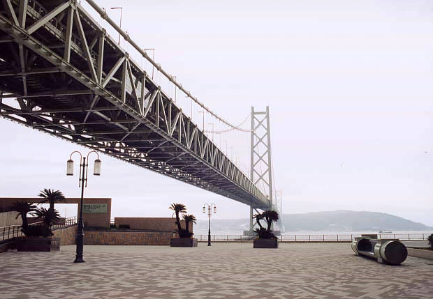 明石海峡大橋
(620×429pixel,39.1KB)