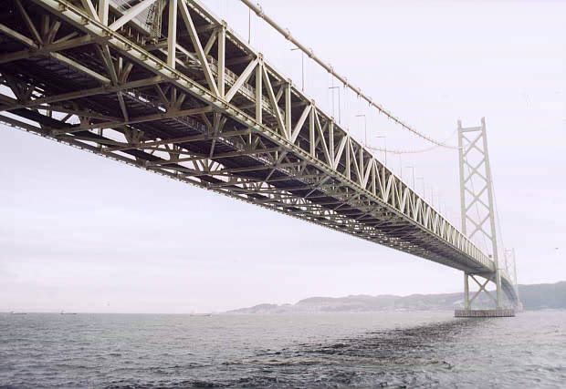 明石海峡大橋
(620×427pixel,40.9KB)