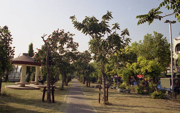 ���Y�E�@���K
(620�~390pixel,63.5KB)