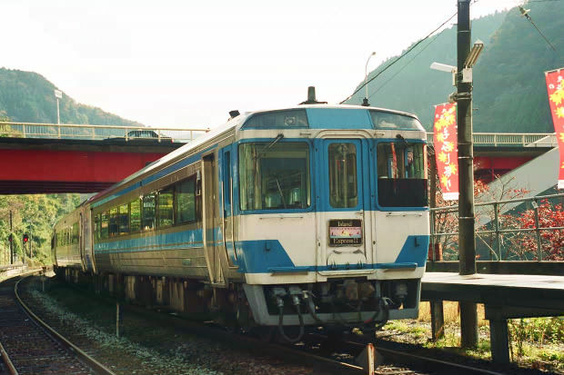 �S���E�A�C�����h�G�N�X�v���X
(620�~413pixel,58.4KB)