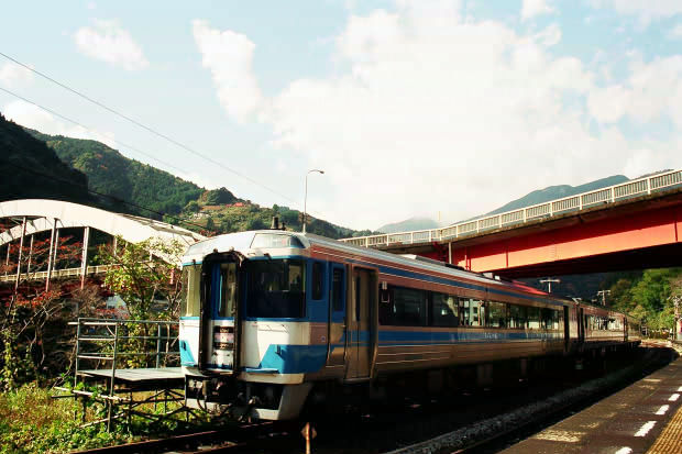 �S���E�A�C�����h�G�N�X�v���X
(620�~413pixel,56.0KB)