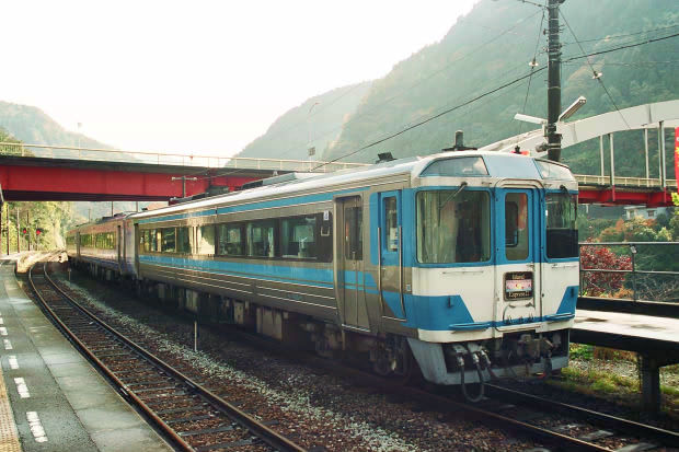 �S���E�A�C�����h�G�N�X�v���X
(620�~413pixel,60.3KB)