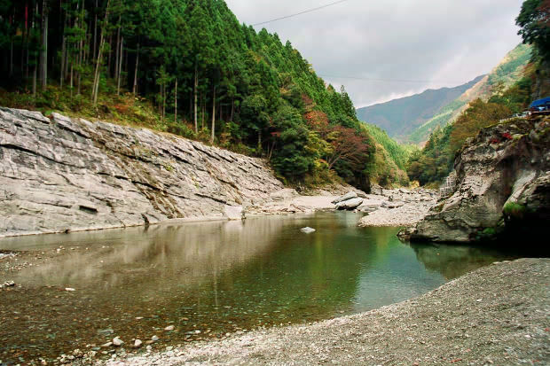 �c�J�̂����狴
(620�~413pixel,78.1KB)