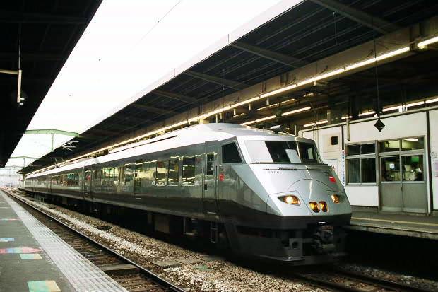 �i�q��B�̎ԗ�����
(620�~413pixel,54.8KB)