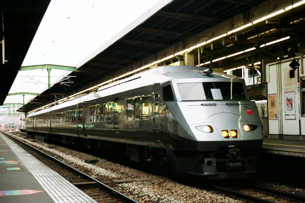 �i�q��B�̎ԗ�����
(620�~413pixel,56.7KB)