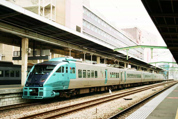 �i�q��B�̎ԗ�����
(620�~413pixel,69.9KB)