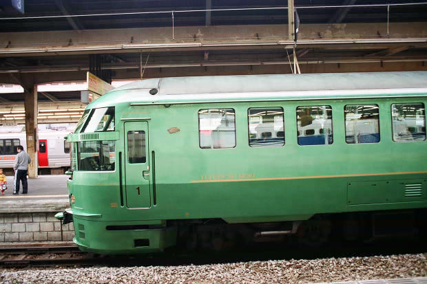 �i�q��B�̎ԗ�����
(620�~413pixel,58.1KB)