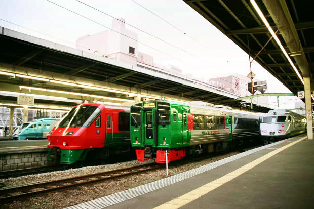 �i�q��B�̎ԗ�����
(620�~413pixel,63.4KB)