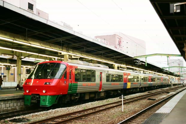 �i�q��B�̎ԗ�����
(620�~413pixel,63.0KB)