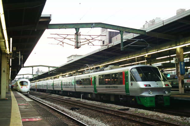 �i�q��B�̎ԗ�����
(620�~413pixel,58.2KB)