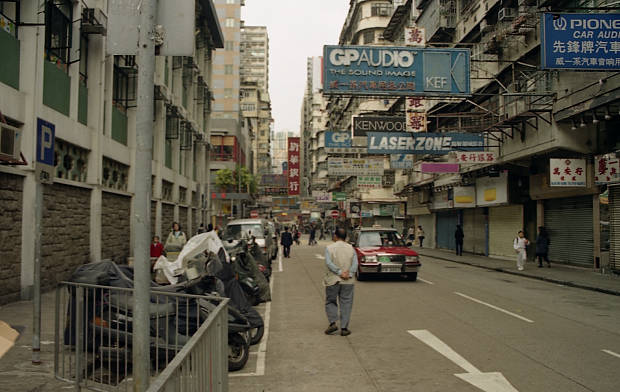 ���ׂ̒��̊X�A�㗴
(620�~392pixel,51.0KB)