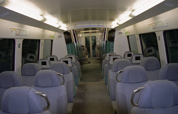 ���ׂ̒��̊X�A�㗴
(620�~397pixel,32.5KB)