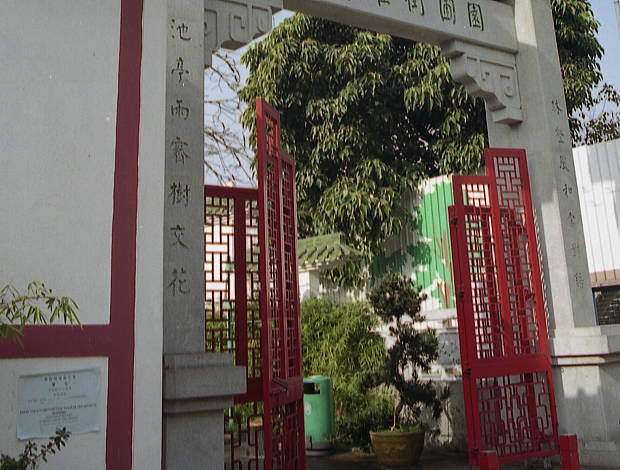 ���ׂ̒��̊X�A�㗴
(620�~470pixel,63.8KB)