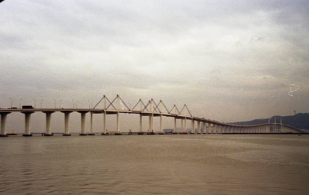 �|���g�K���̕����c���X�E�S��
(620�~391pixel,30.5KB)