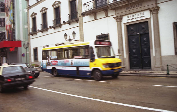 �|���g�K���̕����c���X�E�S��
(620�~391pixel,44.1KB)