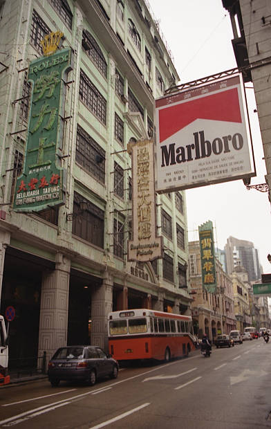 �|���g�K���̕����c���X�E�S��
(392�~620pixel,52.0KB)