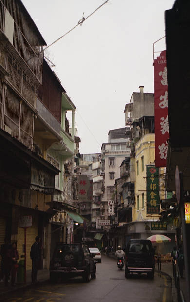 �|���g�K���̕����c���X�E�S��
(390�~620pixel,35.7KB)