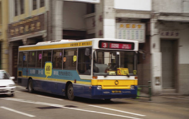 �|���g�K���̕����c���X�E�S��
(620�~389pixel,34.6KB)