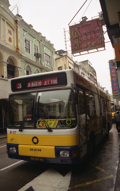 �|���g�K���̕����c���X�E�S��
(389�~620pixel,41.1KB)