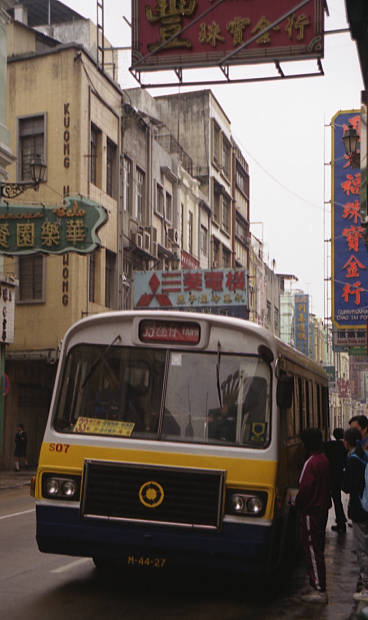 �|���g�K���̕����c���X�E�S��
(368�~620pixel,40.7KB)