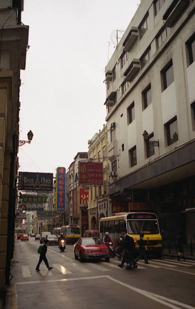 �|���g�K���̕����c���X�E�S��
(392�~620pixel,35.4KB)