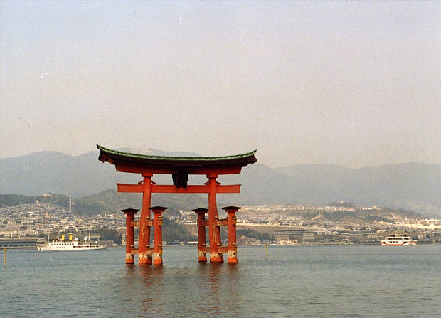 �{��
(620�~447pixel,39.6KB)