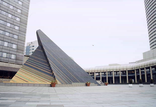 �|�[�g�A�C�����h
(620�~427pixel,37.4KB)