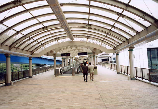 �|�[�g�A�C�����h
(620�~427pixel,60.7KB)