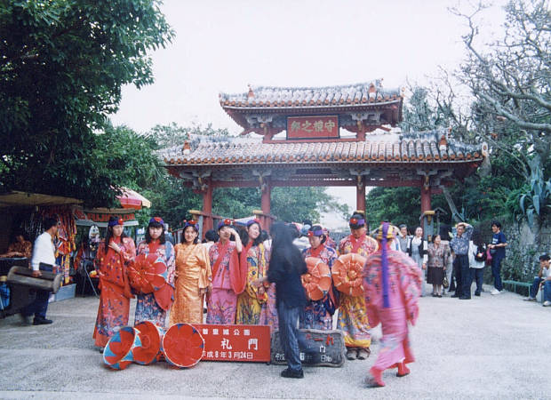 �����m�̋u�E�񗢏�
(620�~450pixel,69.2KB)