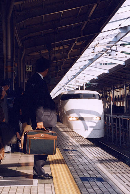 新大阪駅
(415×620pixel,52.4KB)