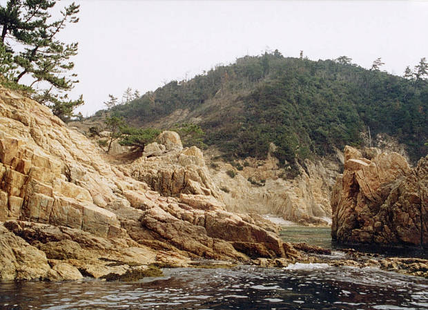 青海島
(620×449pixel,72.1KB)