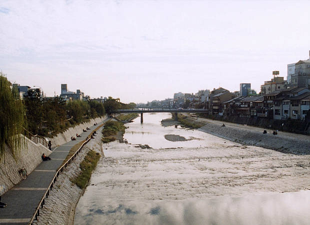 ���s�l��
(620�~451pixel,42.7KB)