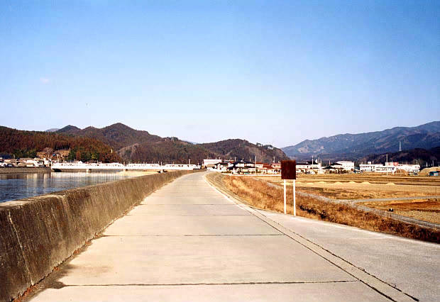 ���O���c
(620�~426pixel,39.2KB)