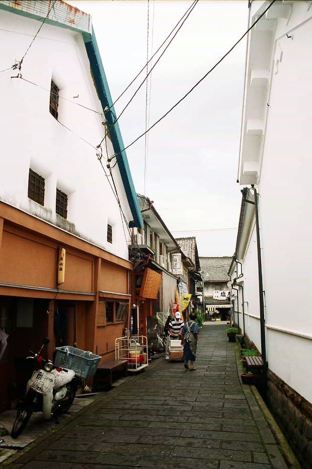 �|�c�̊X����
(620�~930pixel,137.4KB)