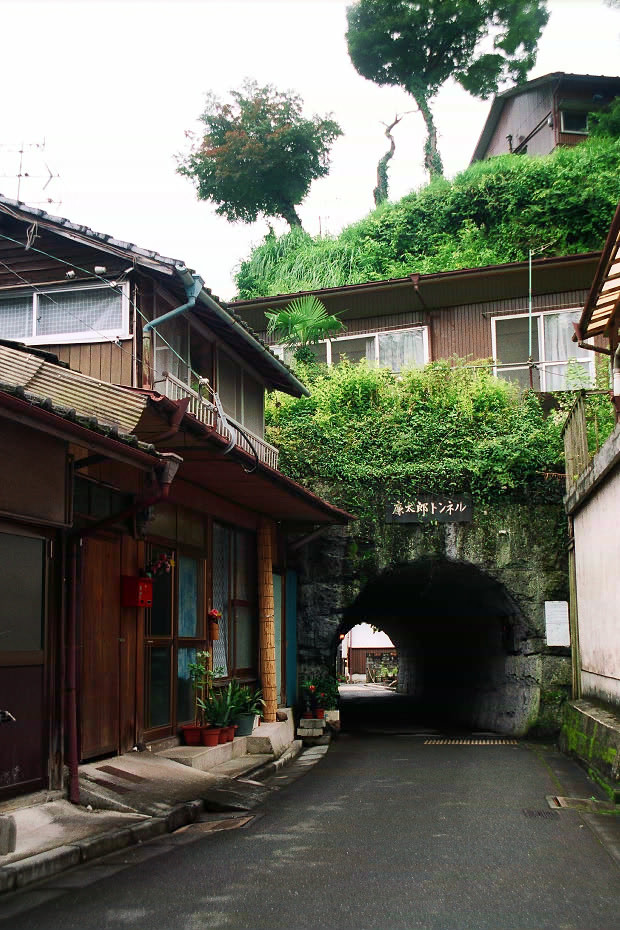 �|�c�̊X����
(620�~930pixel,186.9KB)