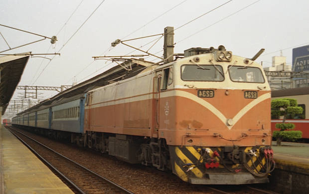 ��p�S�H�E����
(620�~389pixel,39.1KB)