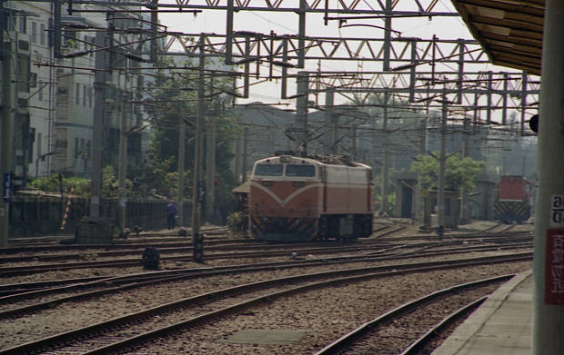 ��p�S�H�E���̑�
(620�~391pixel,54.6KB)