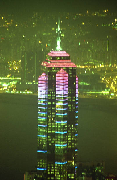 �r�N�g���A�s�[�N�E��i
(403�~620pixel,40.9KB)