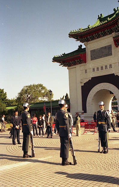 �����K
(397�~620pixel,56.6KB)